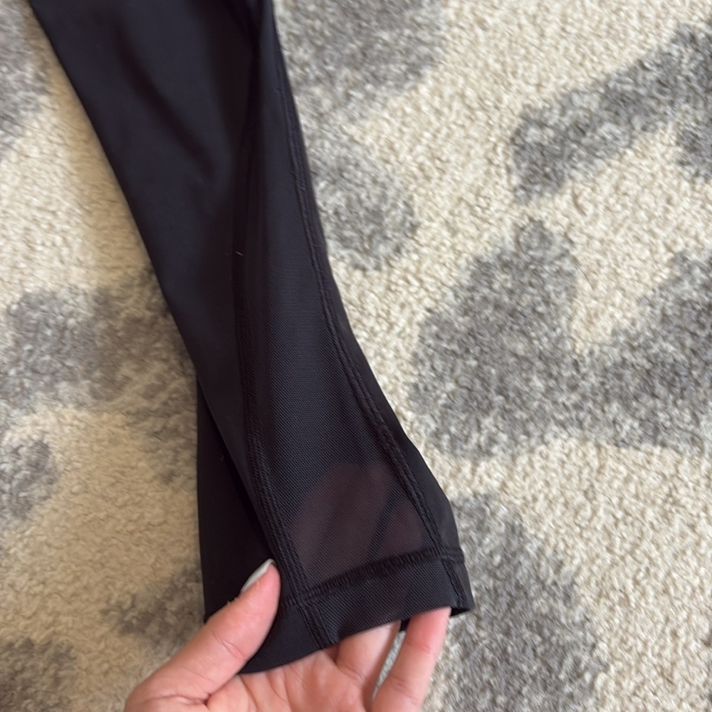 Women’s Capri Lululemon leggings - Picture 4 of 5